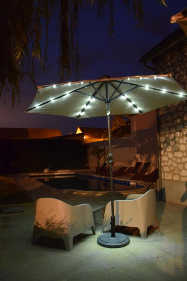 Au Fil De L'O Bed and Breakfast Bisseuil Exteriör bild