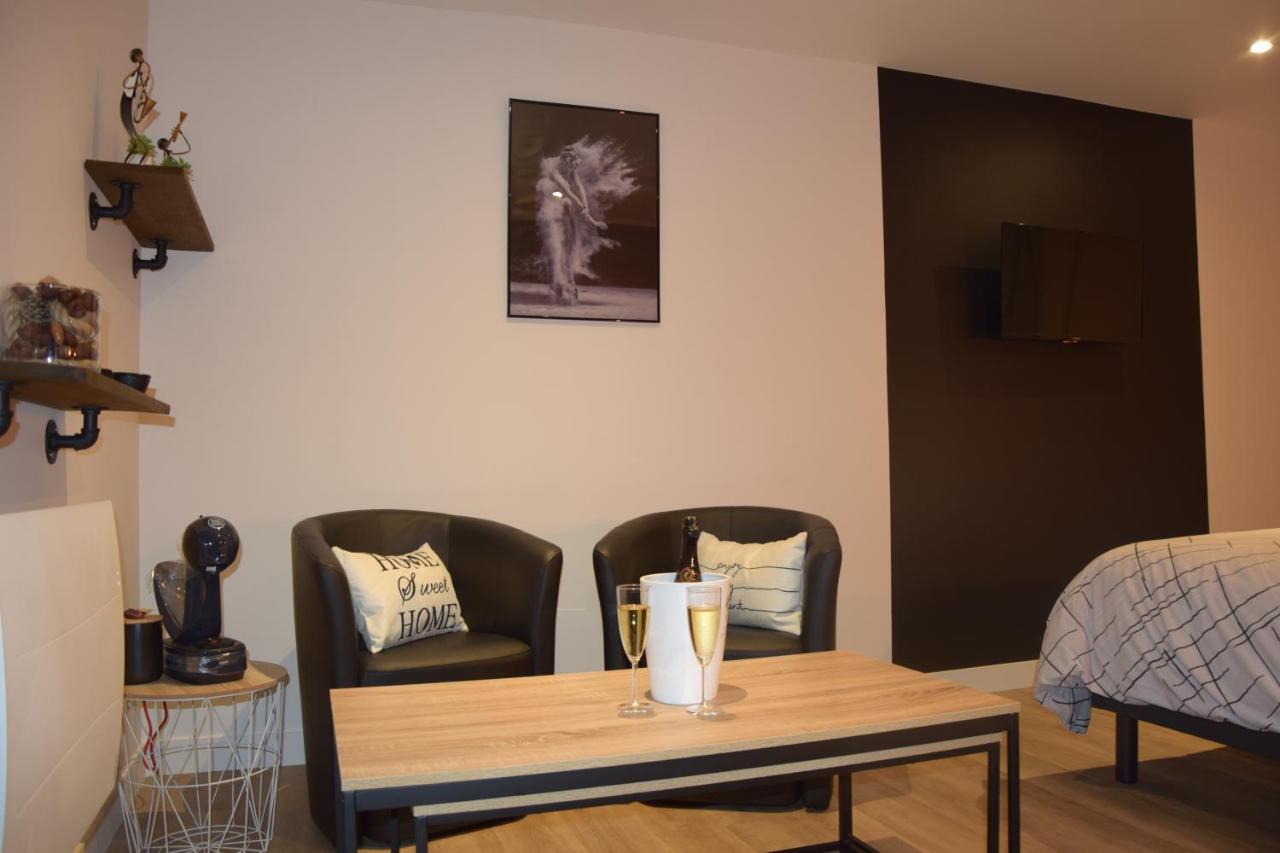Au Fil De L'O Bed and Breakfast Bisseuil Exteriör bild
